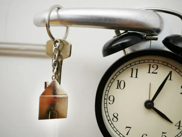 clock at 4:05